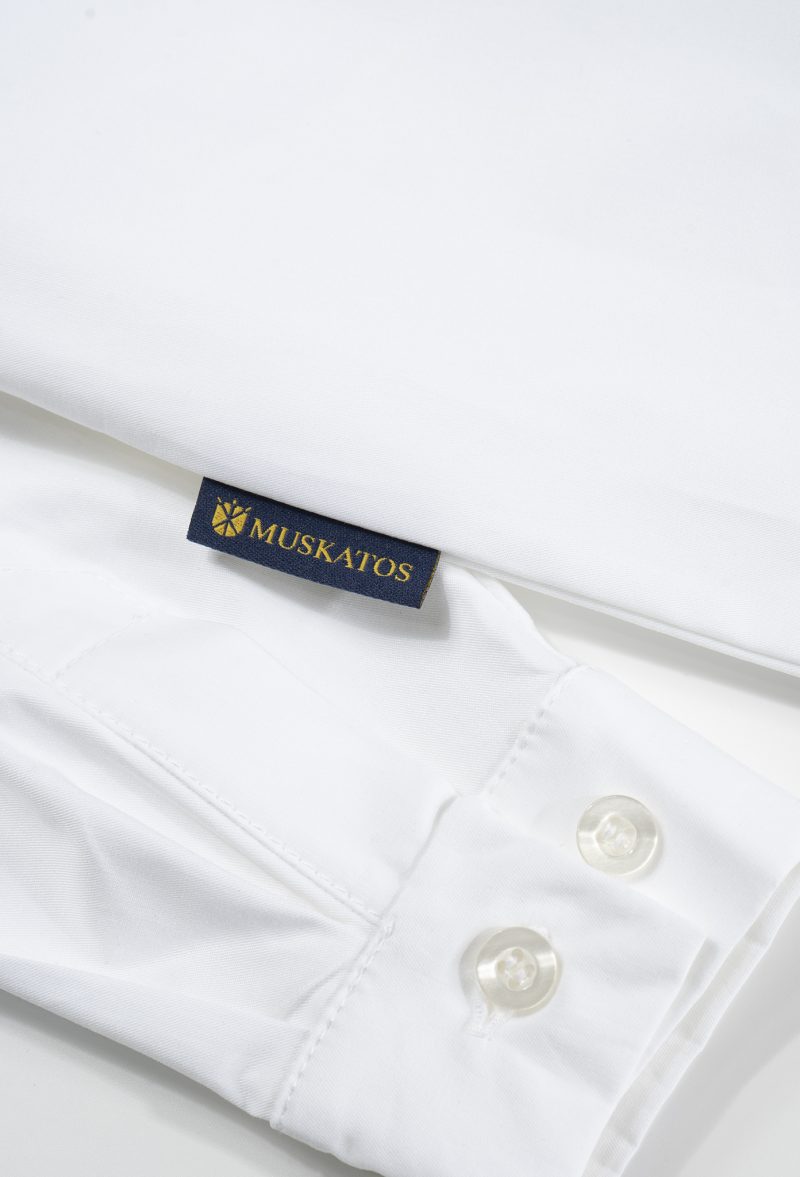 Biała koszula chłopięca z długim rękawem