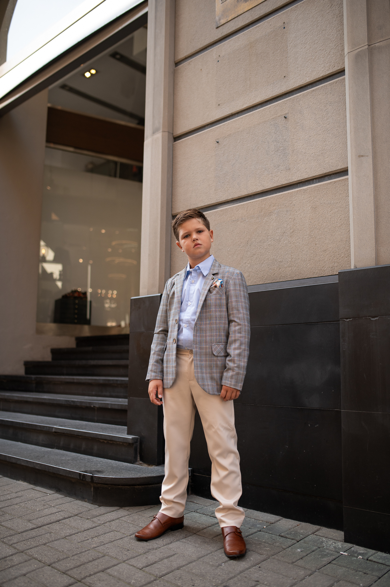 Eleganckie spodnie do garnituru dla chłopca – idealne na komunię, wesele i uroczystości szkolne. Styl, wygoda i dopasowanie w modzie dziecięcej od Muskatos.