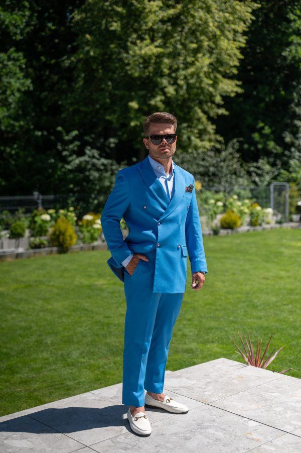 Garnitur męski dwurzędowy błękitny