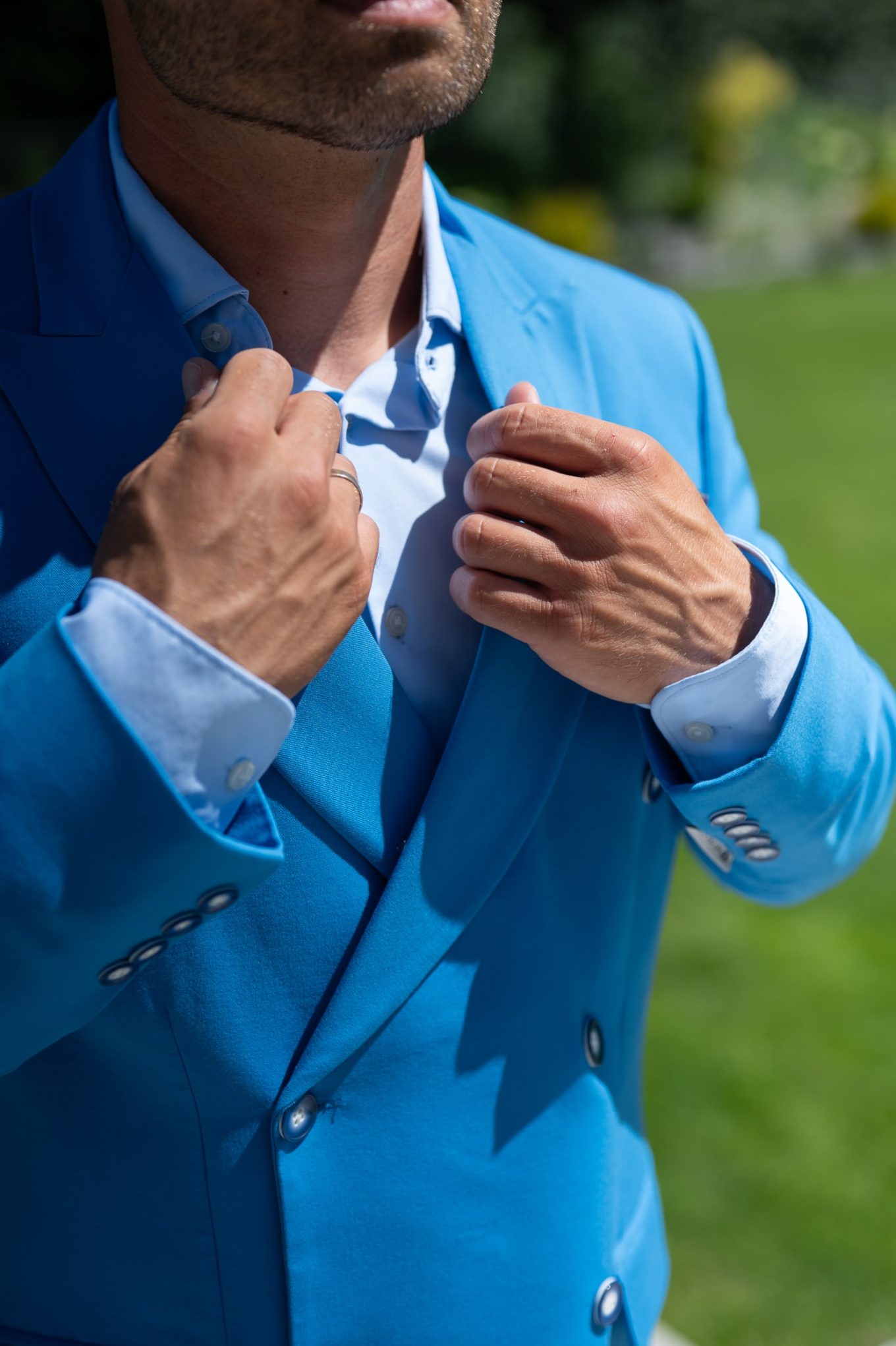 Garnitur męski dwurzędowy błękitny Garnitur męski dwurzędowy błękitny