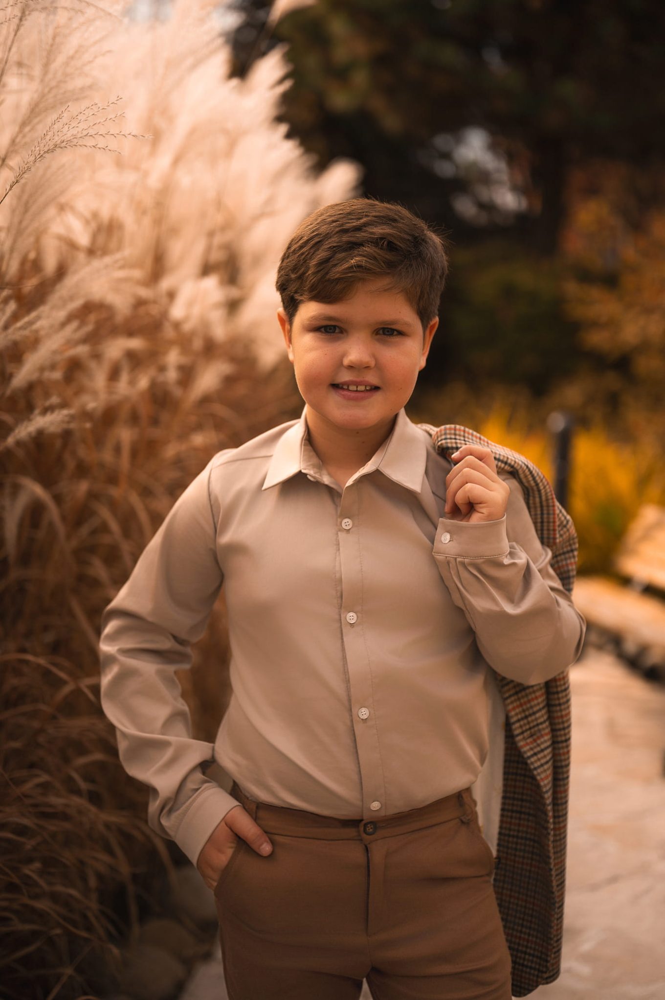 Beżowa koszula chłopięca